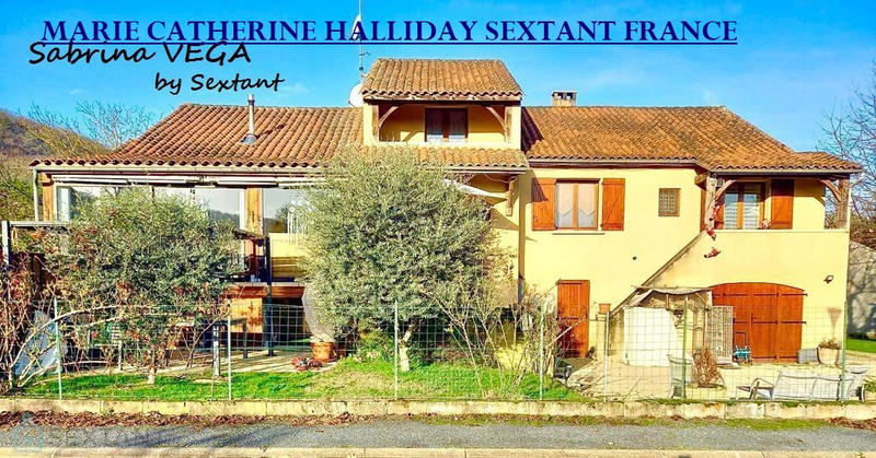 Maison - 225 m² - 19 pièces