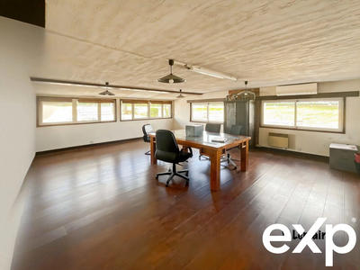 Local commercial - 156 m² - 4 pièces