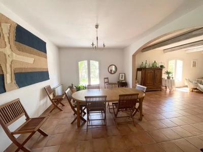 Maison - 224 m² - 7 pièces