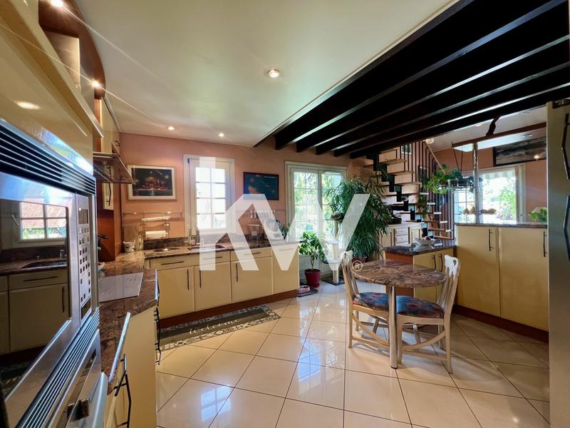 Appartement - 110 m² - 4 pièces