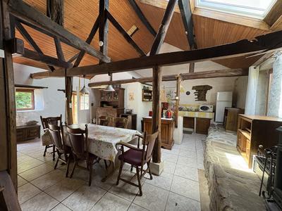 Maison - 235 m² - 11 pièces