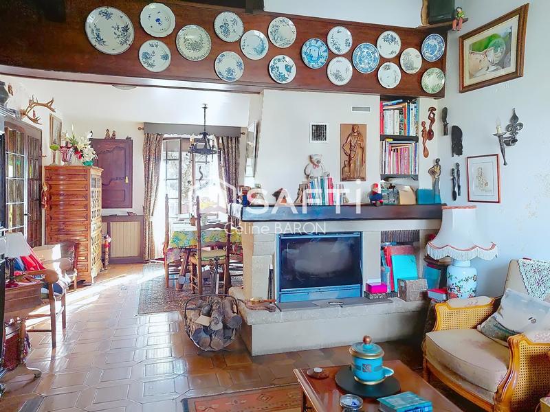 Maison - 208 m² - 9 pièces