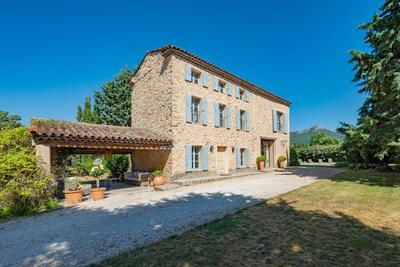 Mas - 200 m² - 6 pièces