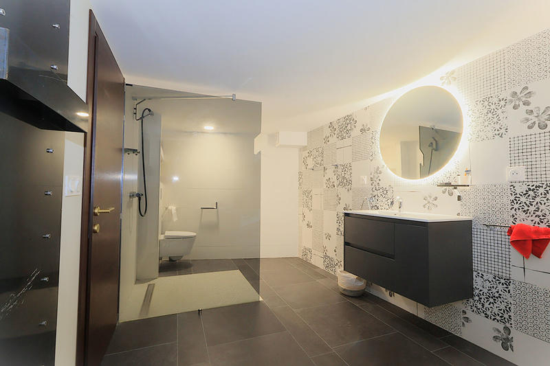 Maison - 357 m² - 8 pièces