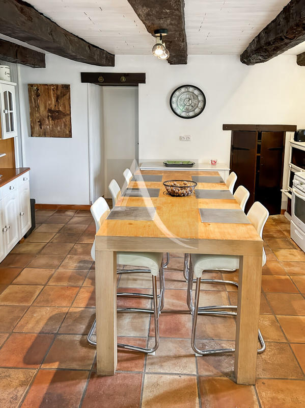 Maison - 230 m² - 8 pièces