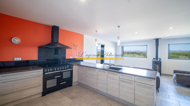 Maison - 201 m² - 7 pièces