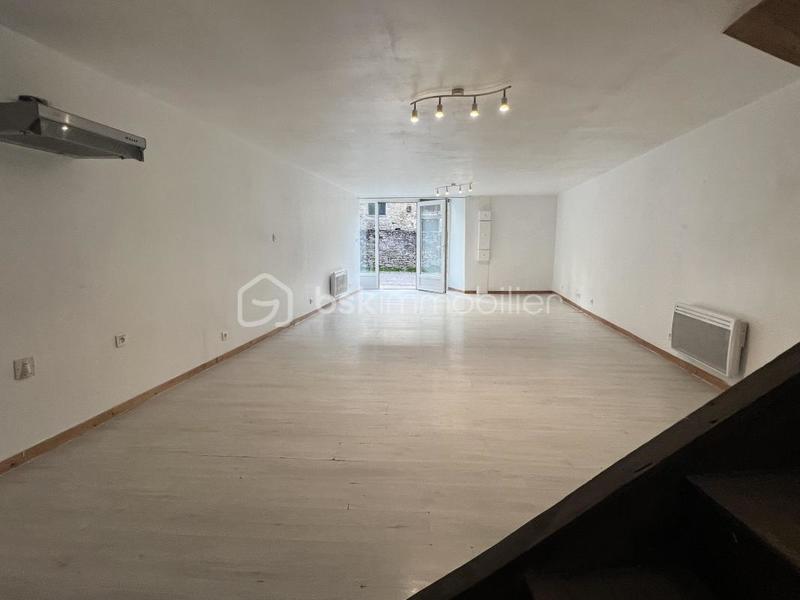 Maison - 240 m² - 10 pièces