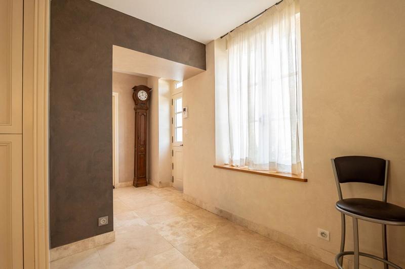 Maison - 240 m² - 8 pièces