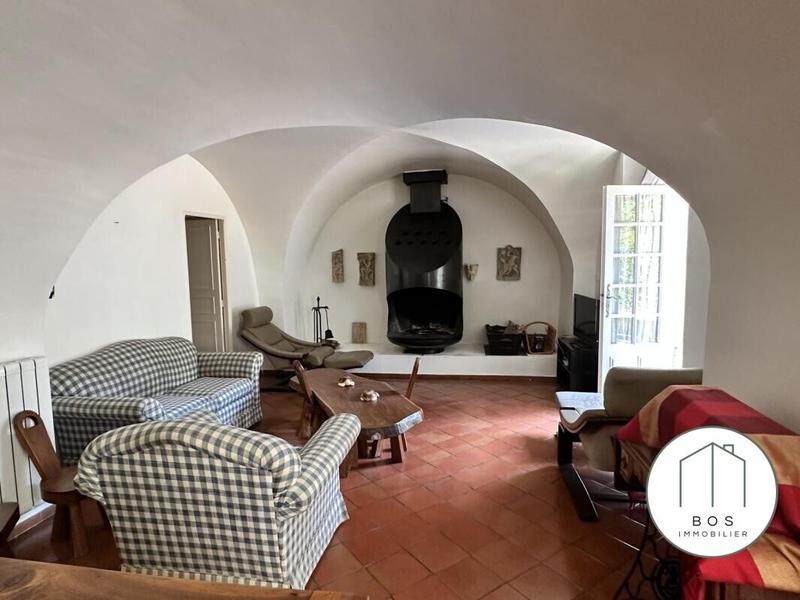 Maison - 418 m² - 12 pièces