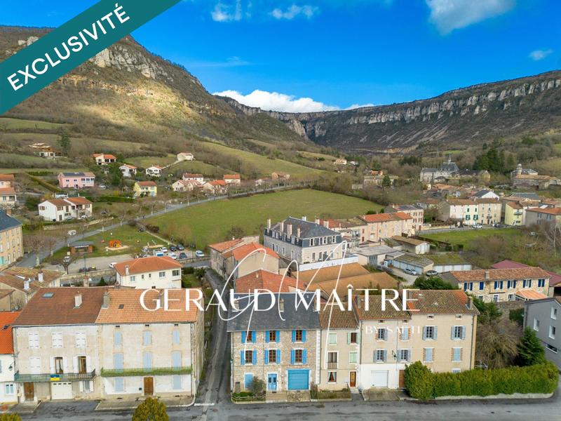 Maison - 242 m² - 10 pièces