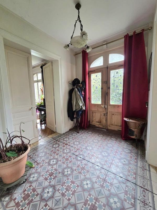 Maison - 300 m² - 9 pièces