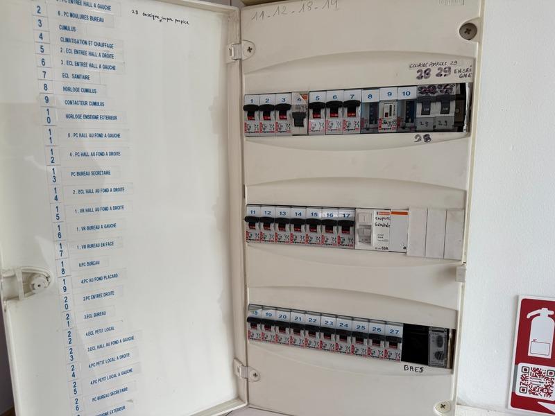 Bureau - 60 m² - 4 pièces