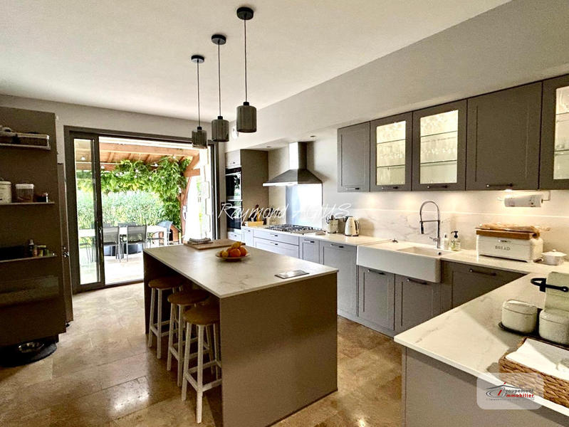 Maison - 292 m² - 11 pièces