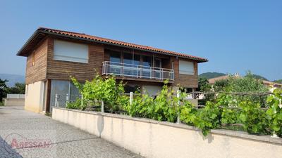 Maison - 220 m² - 9 pièces