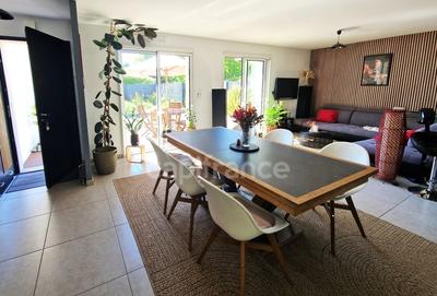 Maison - 110 m² - 5 pièces