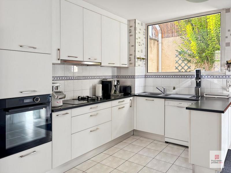 Maison - 244 m² - 10 pièces