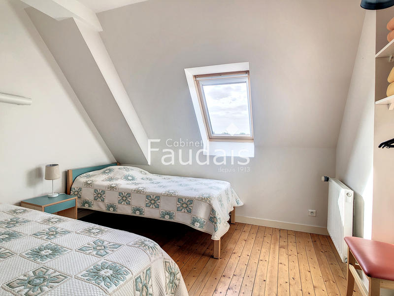 Maison - 1 014 m² - 34 pièces