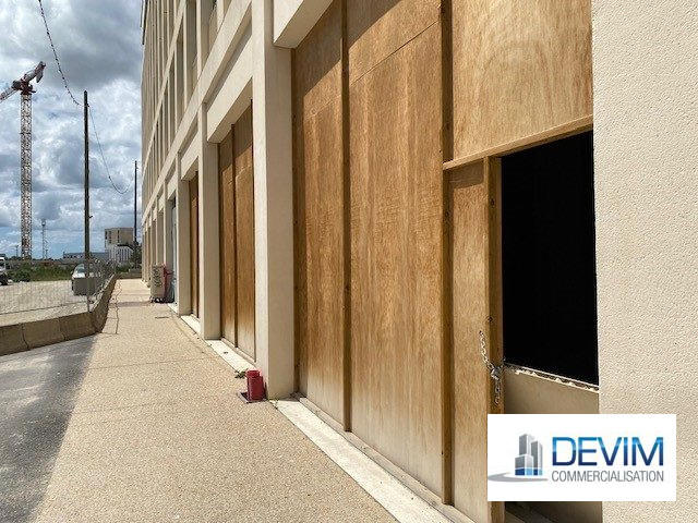 Local commercial - 240 m²