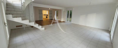 Maison - 240 m² - 7 pièces