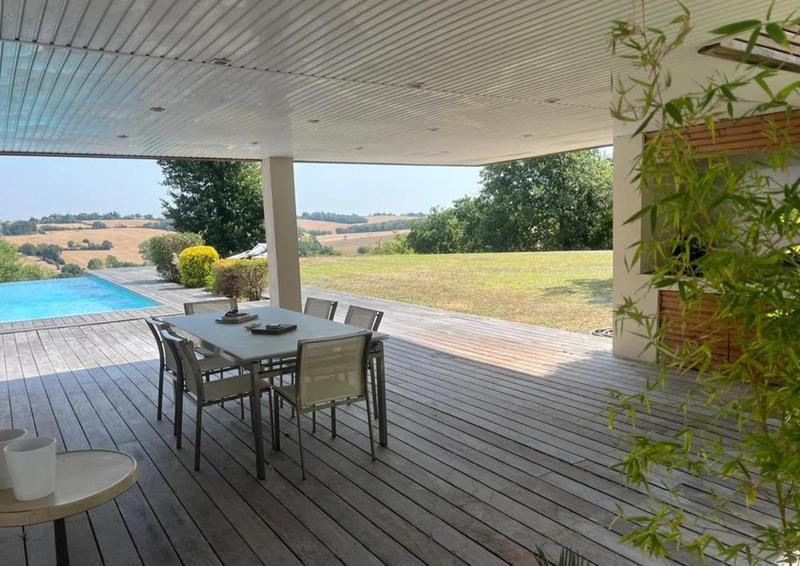 Maison - 280 m² - 6 pièces