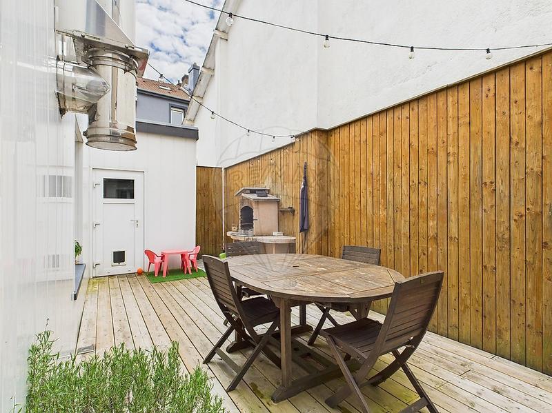 Maison - 233 m² - 8 pièces