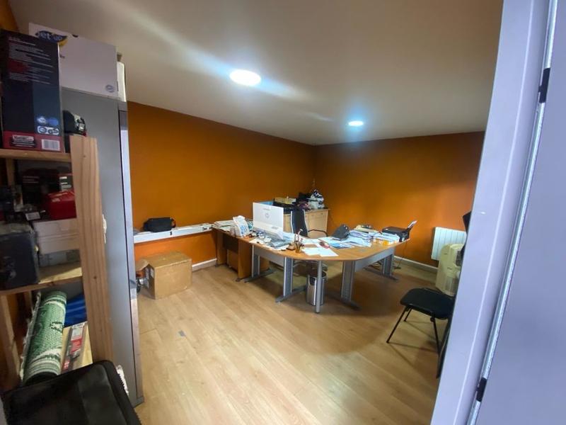 Entrepôt - 876 m² - 5 pièces