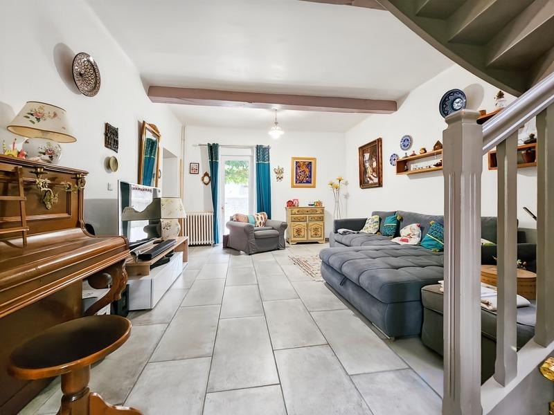 Maison en pierre - 241 m² - 9 pièces