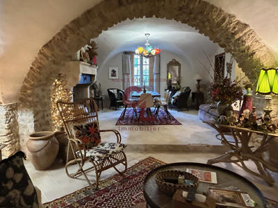 Maison - 285 m² - 9 pièces