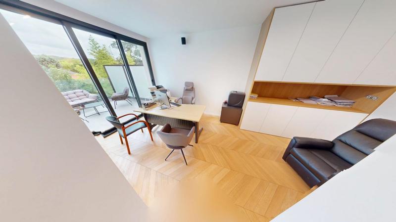 Villa - 262 m² - 9 pièces