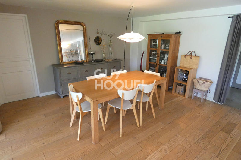 Maison - 234 m² - 7 pièces