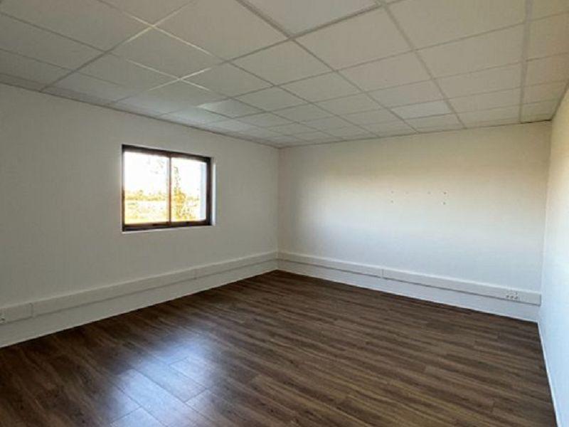 Local commercial - 104 m² - 1 pièce