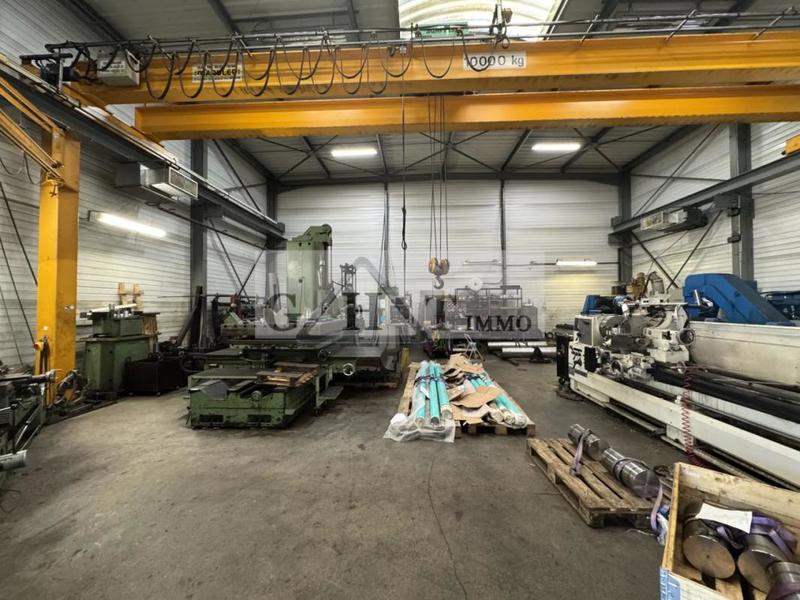 Entrepôt - 1 850 m²