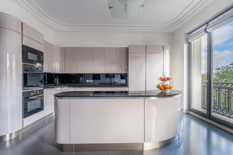 Appartement - 198 m² - 6 pièces