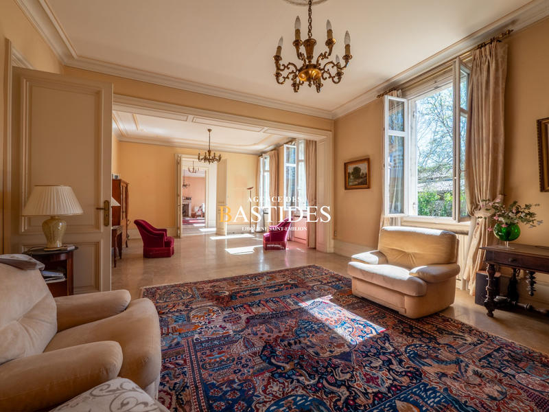 Maison - 474 m² - 9 pièces