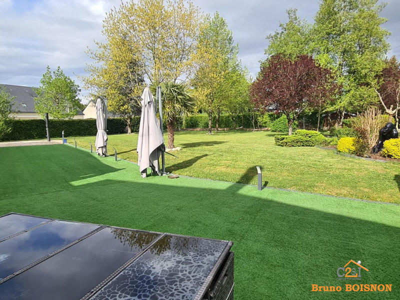 Maison - 317 m² - 8 pièces