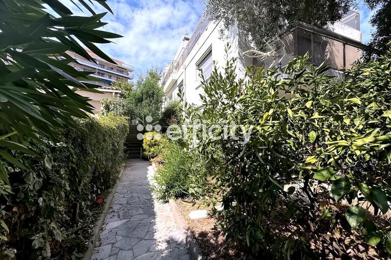 Maison - 303 m² - 10 pièces