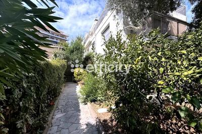 Maison - 303 m² - 10 pièces