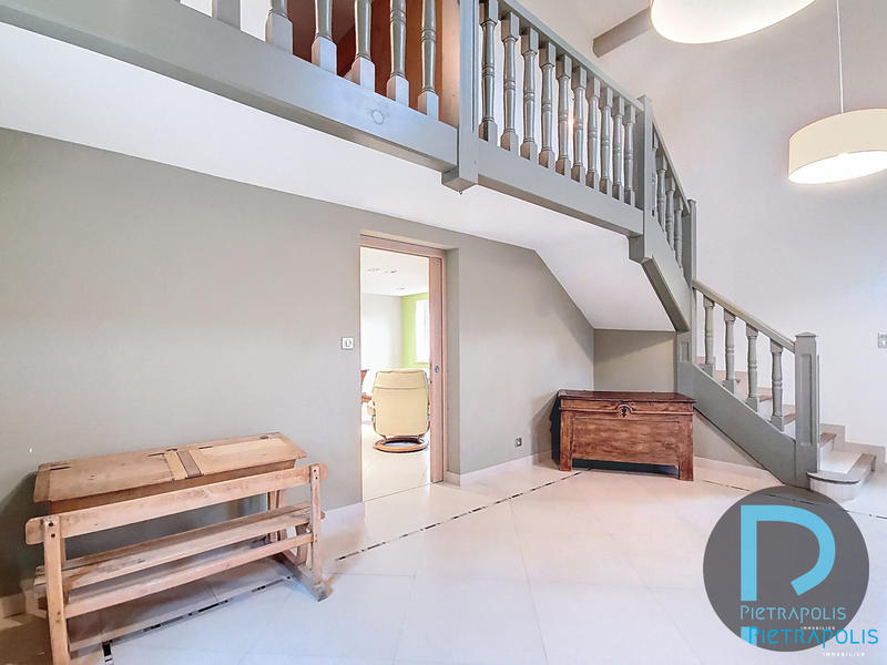 Maison - 280 m² - 9 pièces