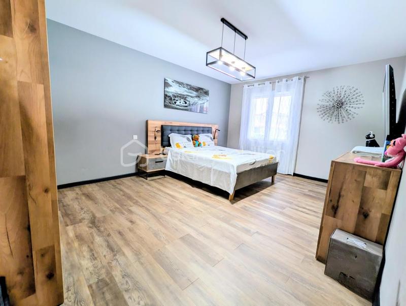 Maison traditionnelle - 174 m² - 6 pièces