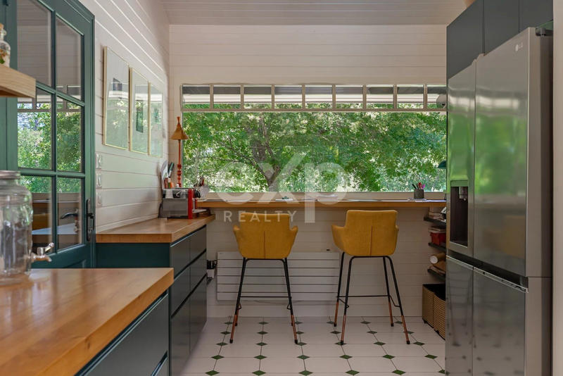 Maison - 220 m² - 8 pièces