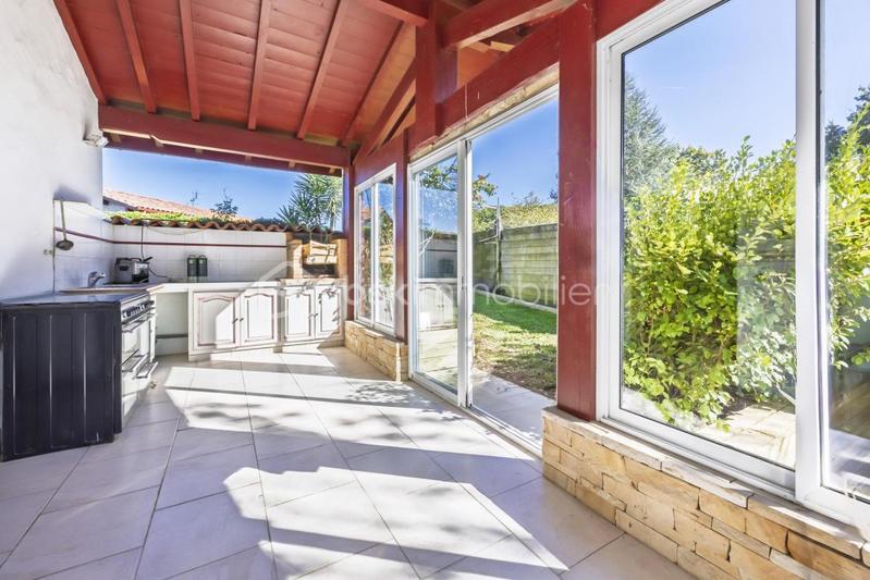 Maison - 250 m² - 9 pièces