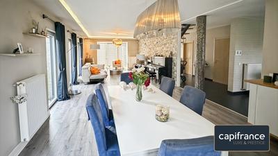 Maison - 230 m² - 7 pièces