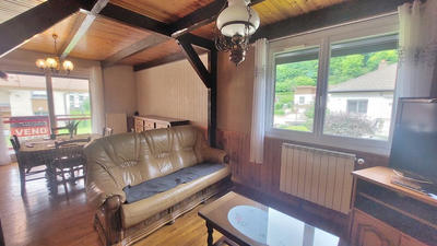 Maison - 93 m² - 7 pièces