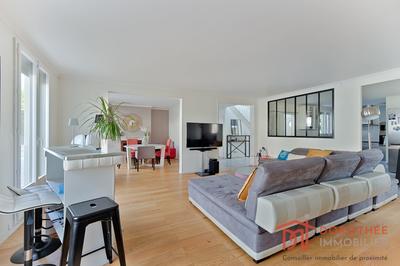 Maison - 227 m² - 8 pièces