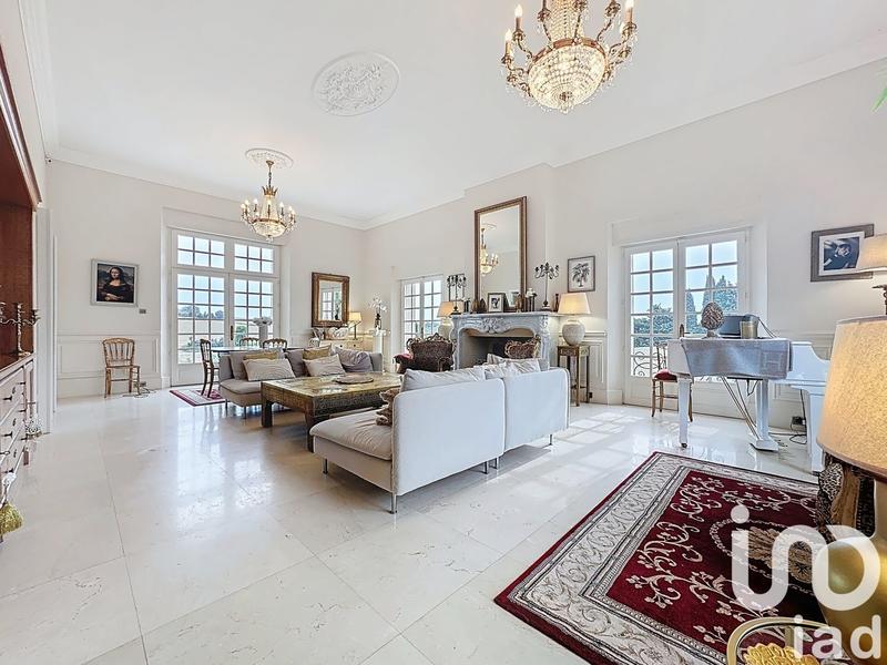 Maison - 283 m² - 9 pièces