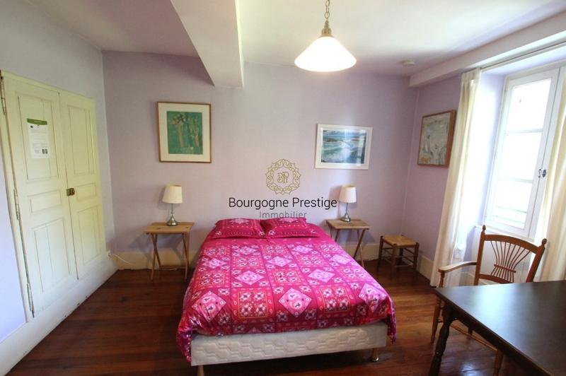 Propriété - 413 m² - 18 pièces