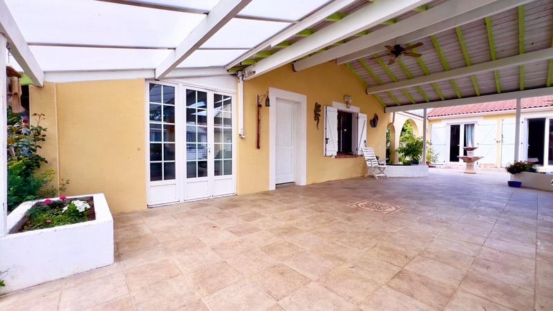 Maison - 300 m² - 9 pièces