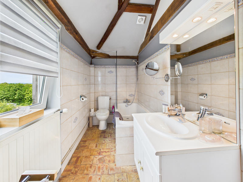 Maison - 230 m² - 7 pièces