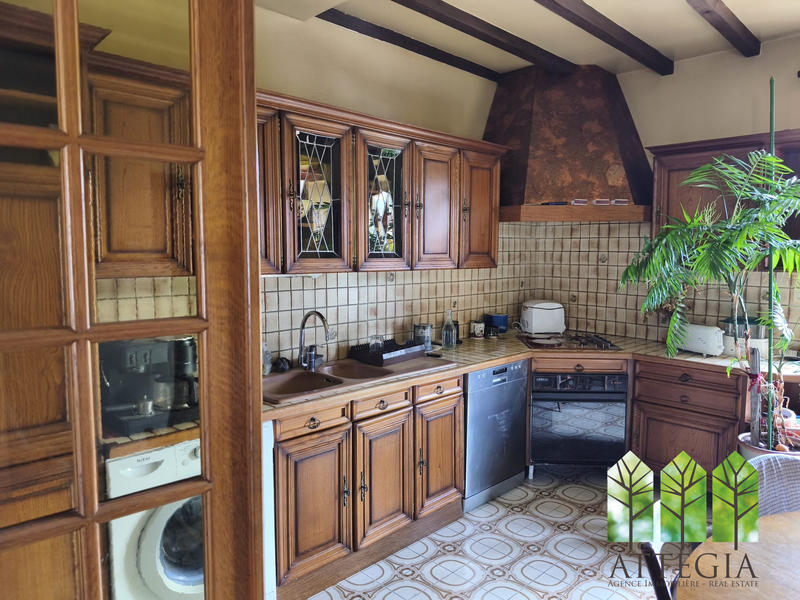 Maison - 246 m² - 13 pièces