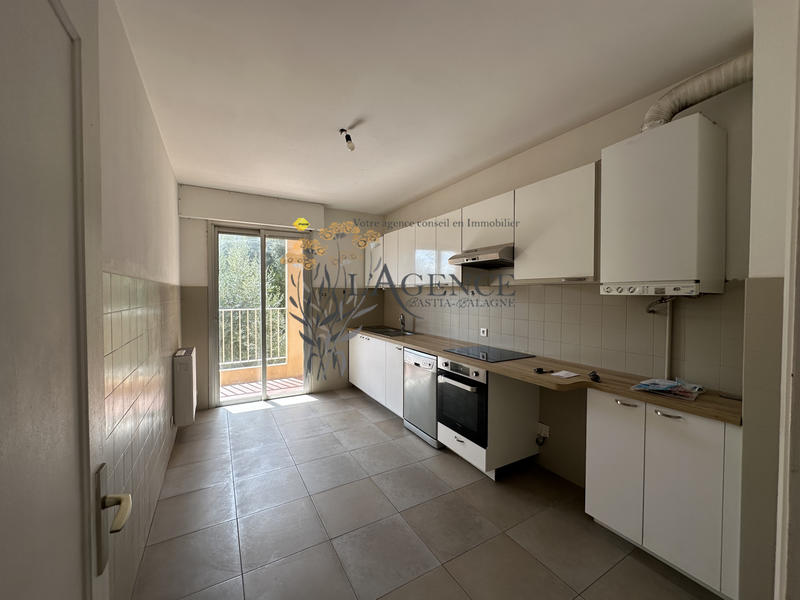 Appartement - 90 m² - 4 pièces